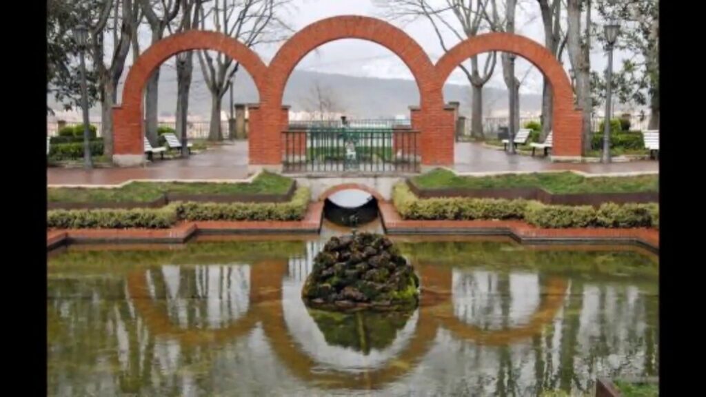 Descubre el encanto del Parque de la Media Luna de Pamplona